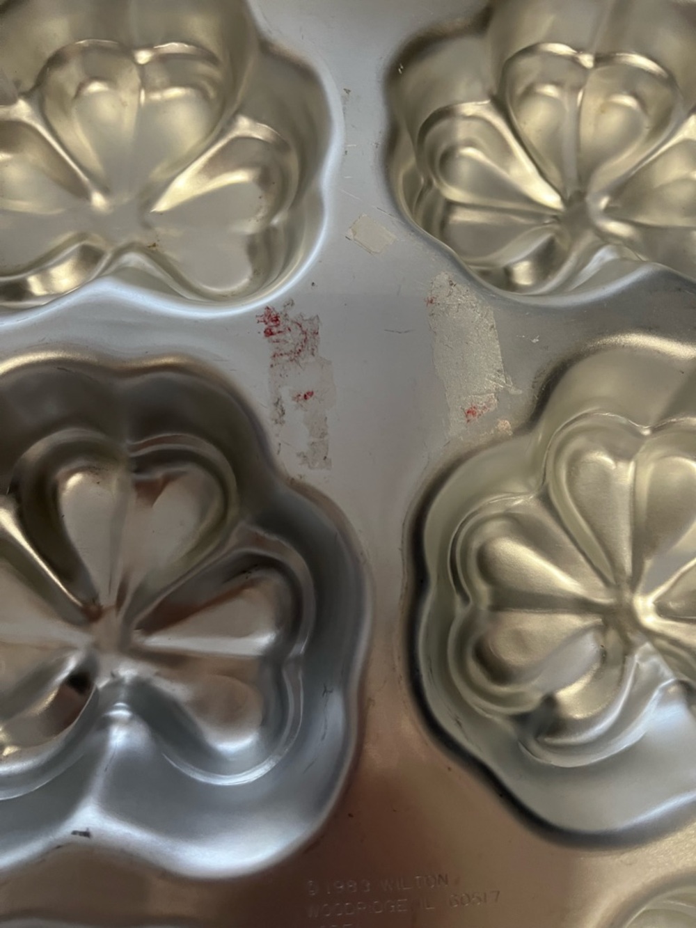 Shamrocks St. Patrick’s irish mini cakes pan-Wilton - Picture 2 of 4